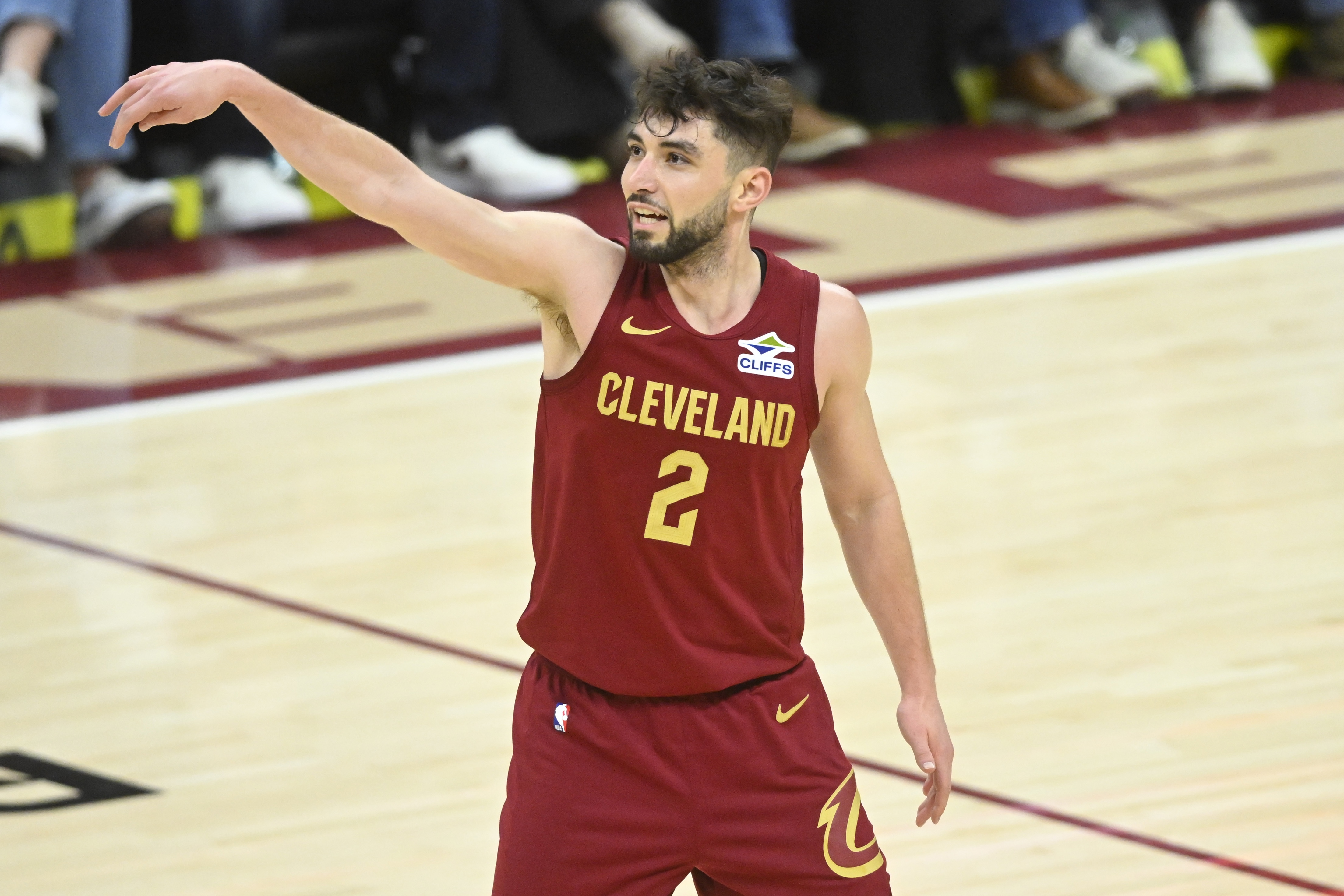 电子png游戏对轰！骑士三分52投25中命中率48%仍输球 76人投进21个但更准