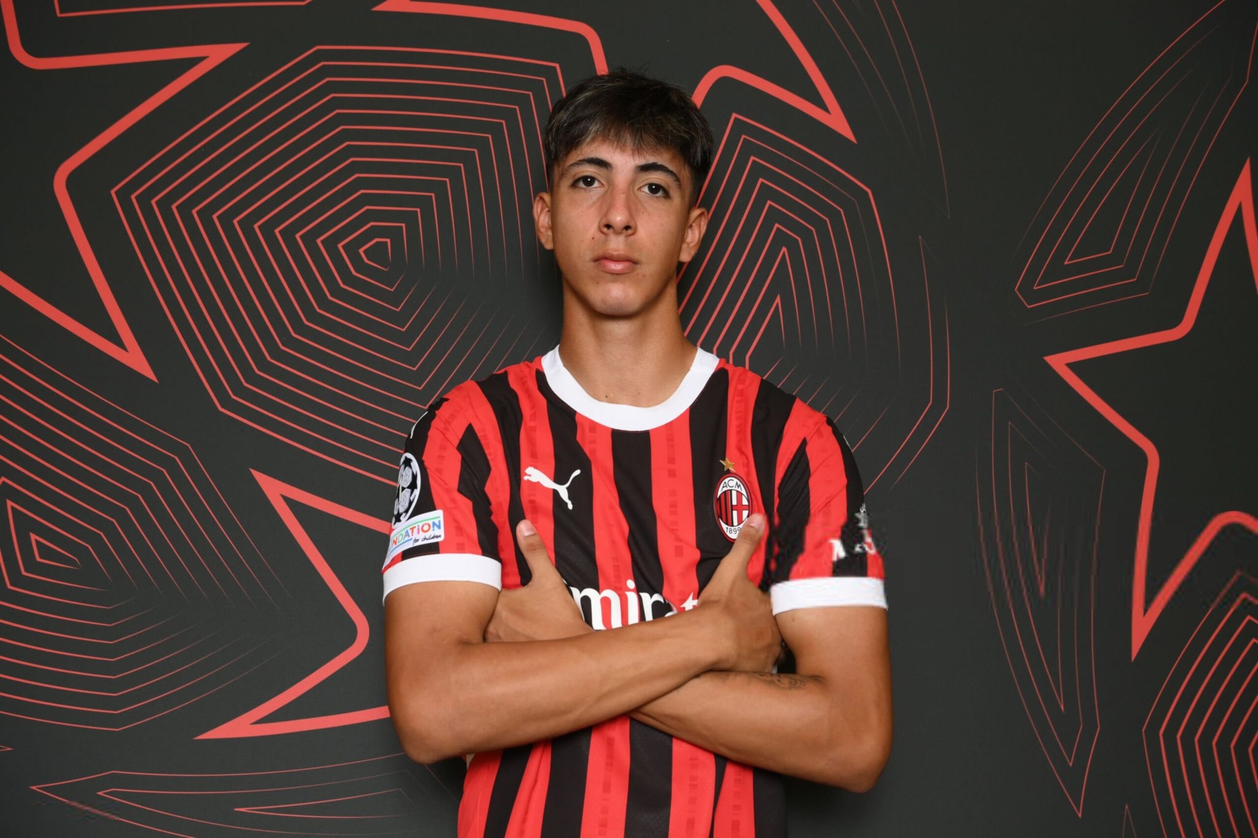 png电子平台记者：热那亚商谈免费引进20岁中场昆卡，米兰预计保留30%二转