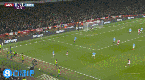 png电子战神比心！托马斯社媒晒庆祝照：枪手们周日快乐！