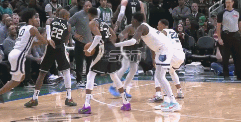 png电子网站全体看我投？字母哥空位三分命中 个人赛季第5个&今年首个