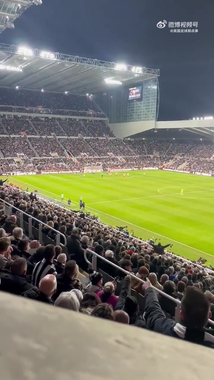 png电子平台【球迷玩梗】纽卡球迷嘲讽阿尔特塔：阿尔特塔，一定是球的问题！