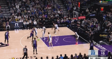 png电子平台状态一般！拉文首秀半场8中3&三分3中0拿到6分3助攻