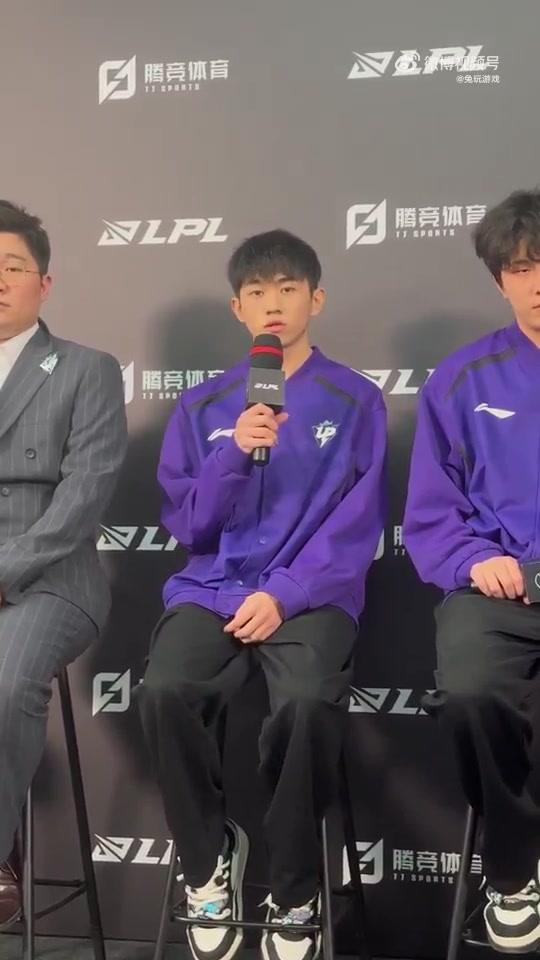png电子赛后采访1Jiang：我觉得LPL的每个队伍抓机会的能力都很强