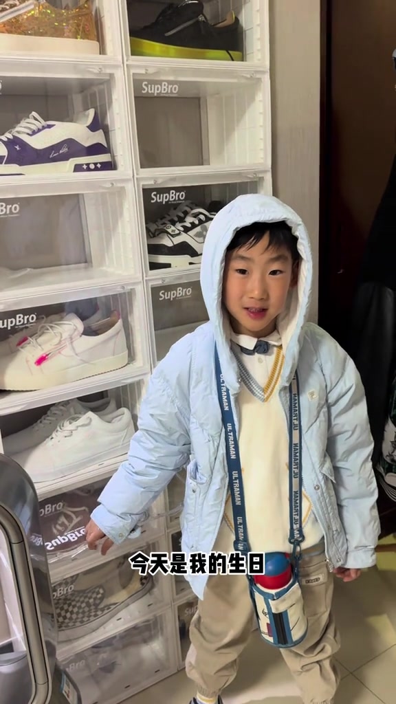 png电子萌娃！周琦晒带糊糊参加全明星Vlog 同时给儿子过了个生日