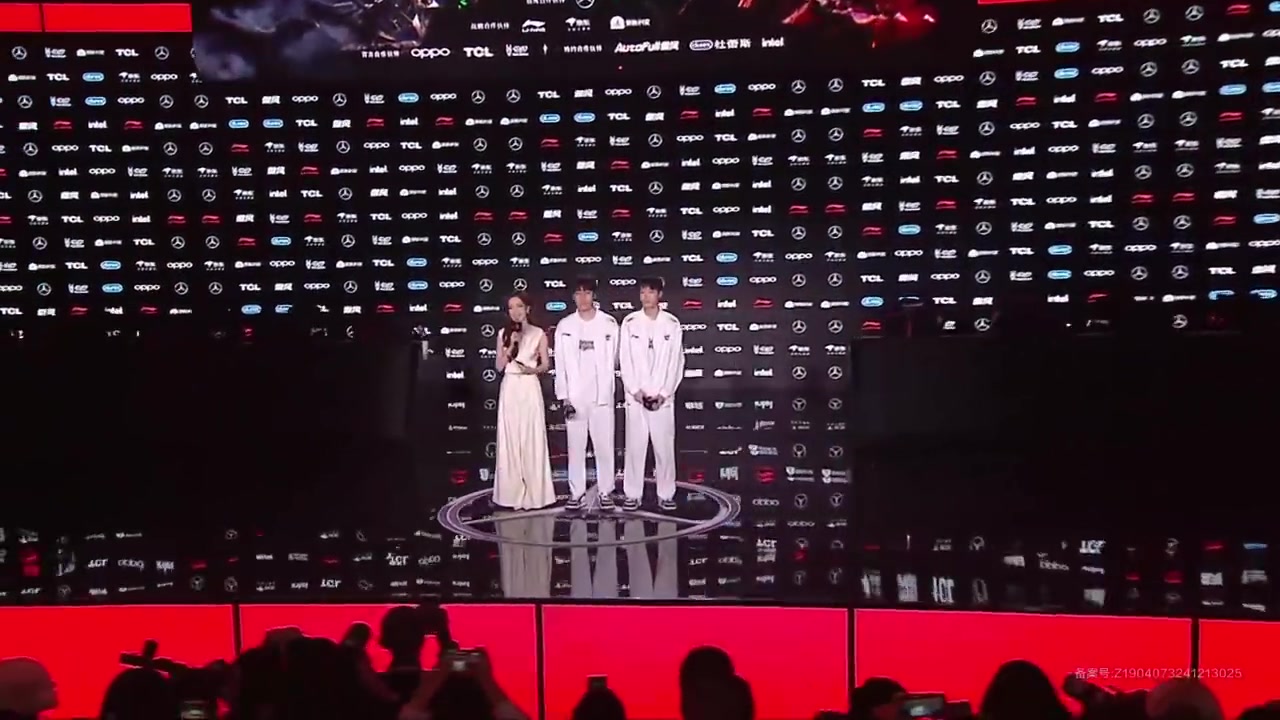 png电子平台赛后采访Shanks：Tarzan的瑟庄妮不管是节奏还是操作，真是无敌的