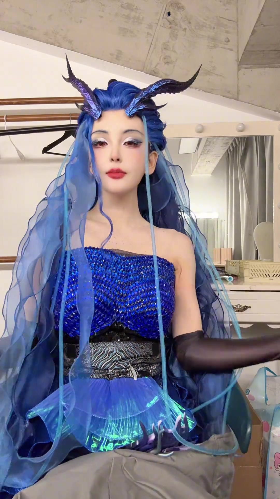 png电子Rita更新抖音敖闰cos手势舞：姑姑拍了拍发现你欠揍