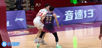 png电子官网神来之笔！阿不都对抗防守 失衡后抛投打板命中还要加罚