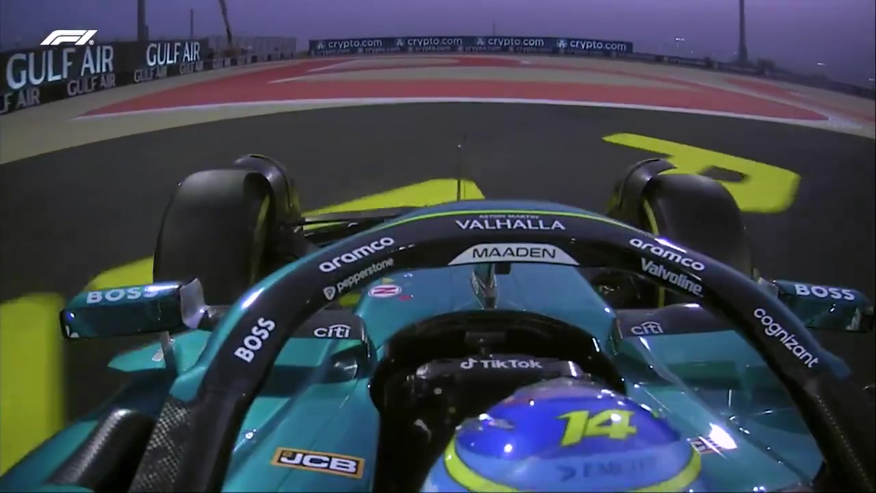 png电子离谱💢F1巴林大奖赛二练，阿隆索的方向盘突然脱落