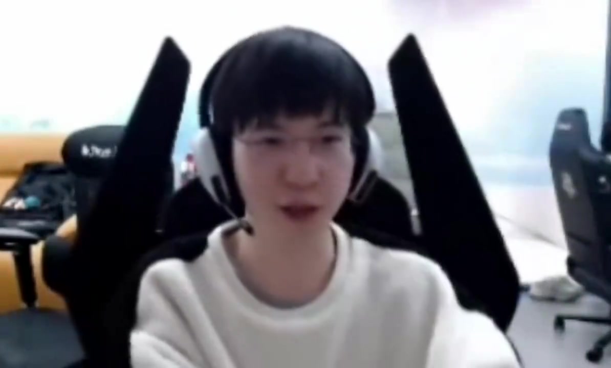 png电子ELK玩Bin哥梗：英语我第二天就忘，当太阳升起就忘了呀😂