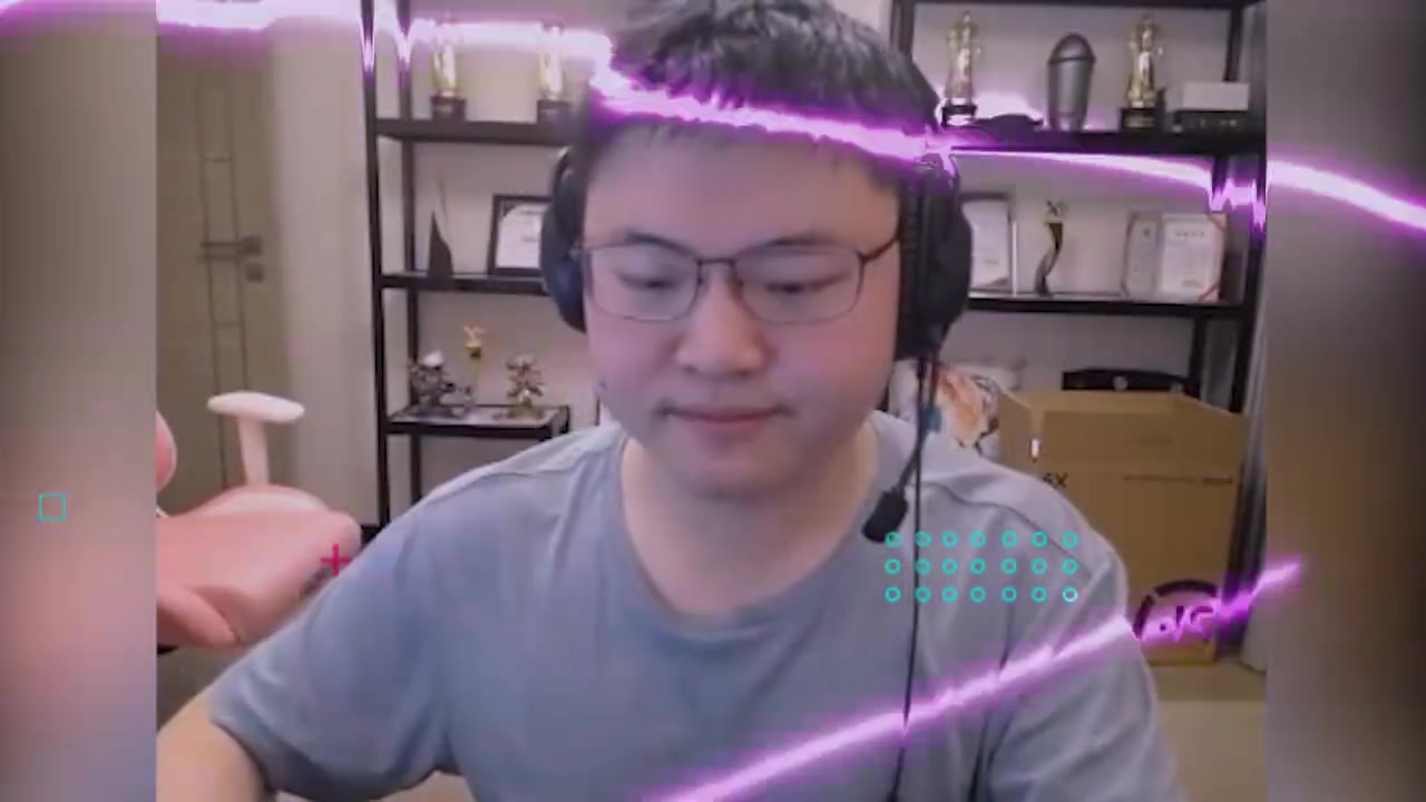 电子png游戏Uzi决定换鼠标：换个无线的，上次去小明家 他那款和我手感差不多