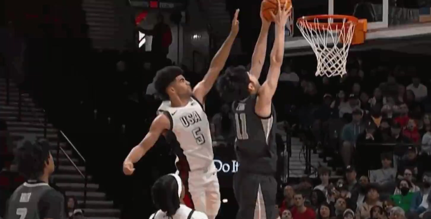 png电子平台张博源耐克峰会6分钟6分&献双手扣篮 助国际队半场领先美国队9分