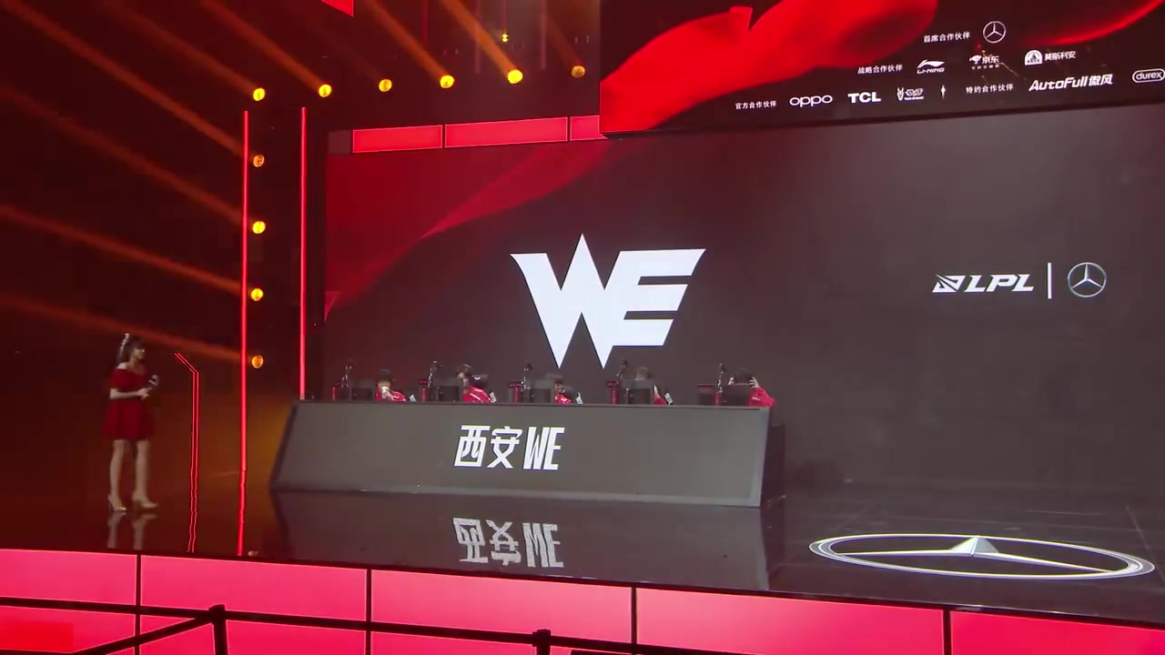 png电子网站阿妈忒拉斯✇ 驼子姐化身宇智波骆歆 登场摆出佐助天照pose