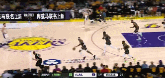 png电子暴打小后卫💪麦丹13中11狂轰25分 4个前板抢爆湖人禁区