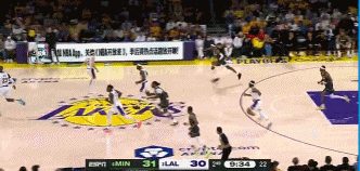 png电子暴打小后卫💪麦丹13中11狂轰25分 4个前板抢爆湖人禁区