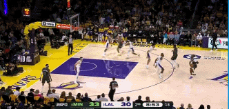 png电子暴打小后卫💪麦丹13中11狂轰25分 4个前板抢爆湖人禁区