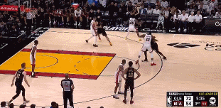 png电子平台🥵这谁能顶住!杰罗姆借掩护 弧顶加长一步三分再手起刀落!