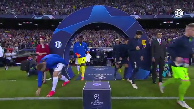 png电子平台进球大战！上次欧冠交锋，莱万双响救主，国米3-3被巴萨绝平