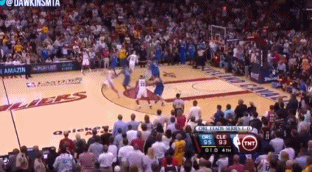 png电子16年前的今天 詹姆斯干拔三分压哨绝杀魔术 将大比分扳为1-1