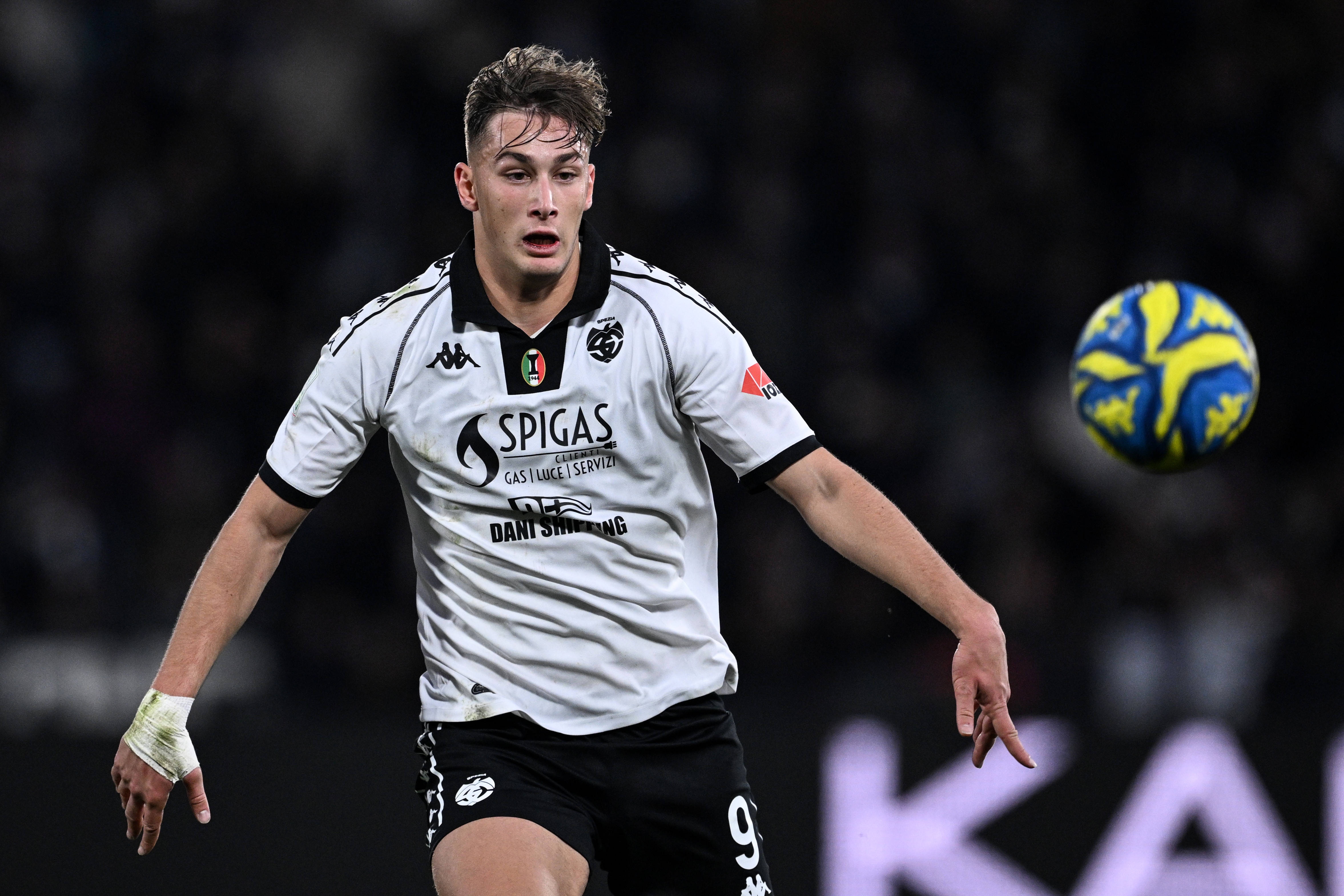 png电子记者：那不勒斯有意F-埃斯波西托，准备报价2500万-3000万欧