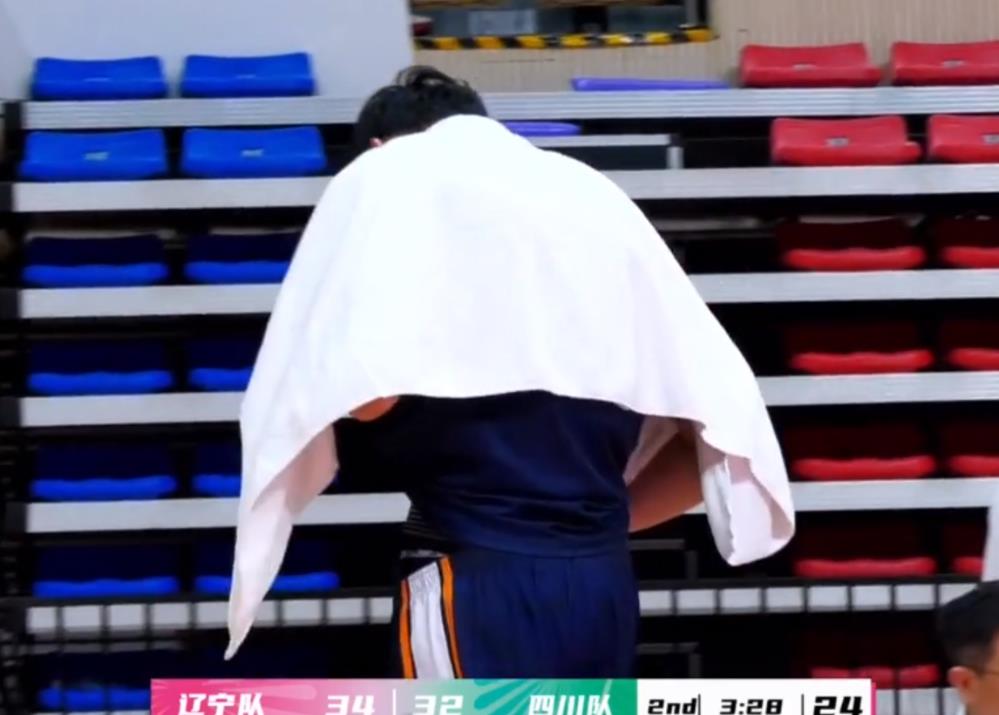 png电子官网周琦深夜更博自责：哨响是比赛的一部分 面对争议吹罚我该更冷静