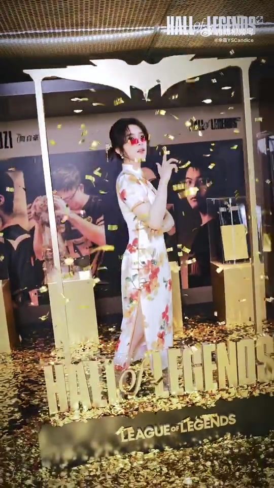 png电子官网余霜分享Uzi名人堂打卡点：别忘了去格莱美慢镜头打卡哟！！